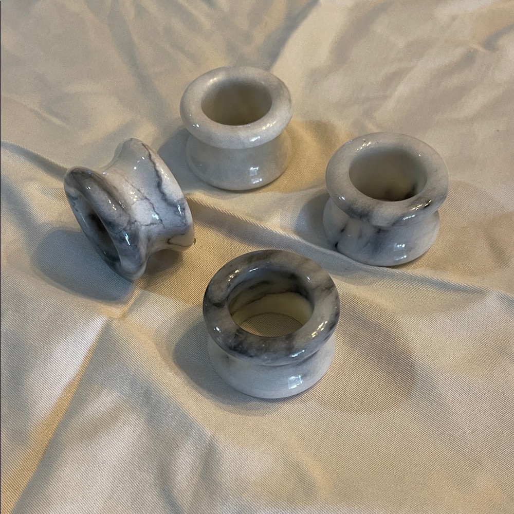 Marble-Style Napkin Rings Set - Picture 2 of 3